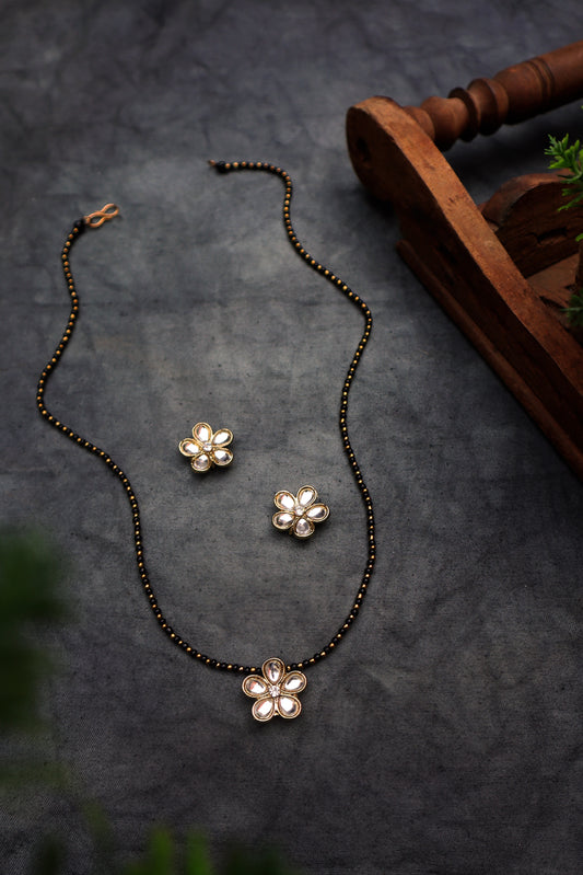 Flower Mangalsutra Necklace Set - Kundan