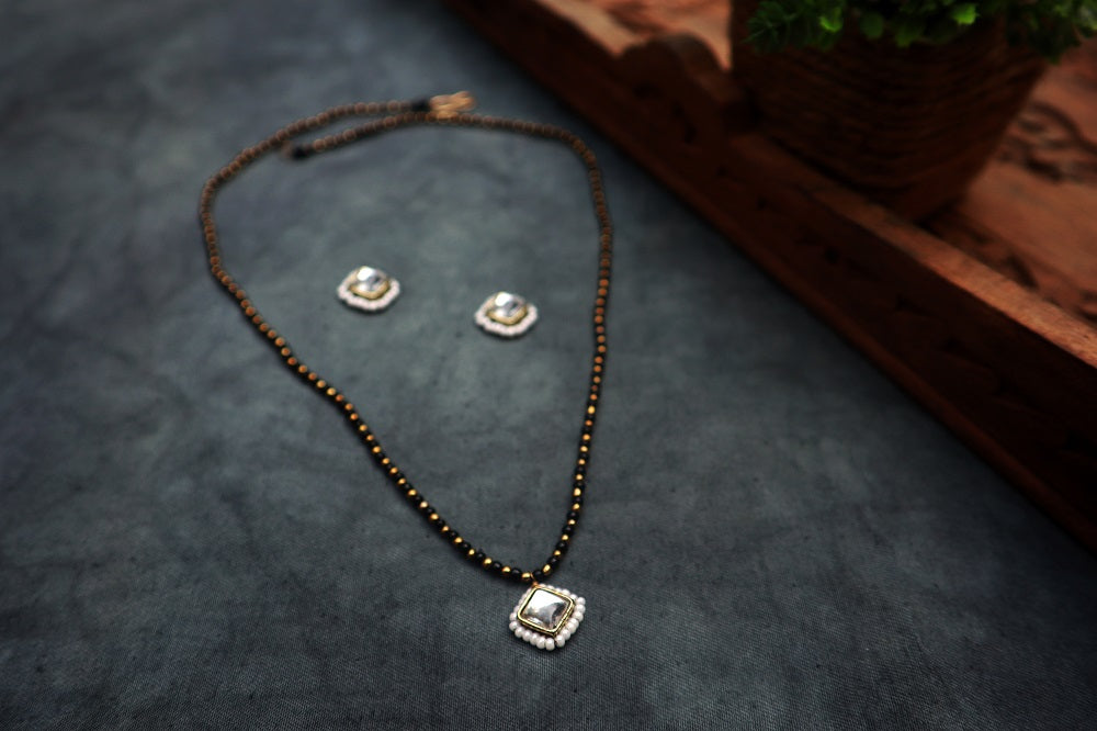 Minimalist Kundan Mangalsutra Necklace Set