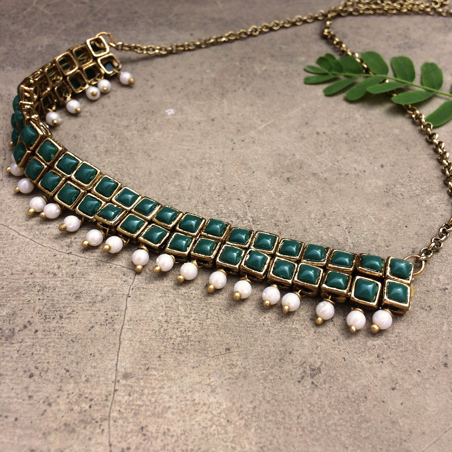 Green Resin Stone and Pearl Choker Necklace