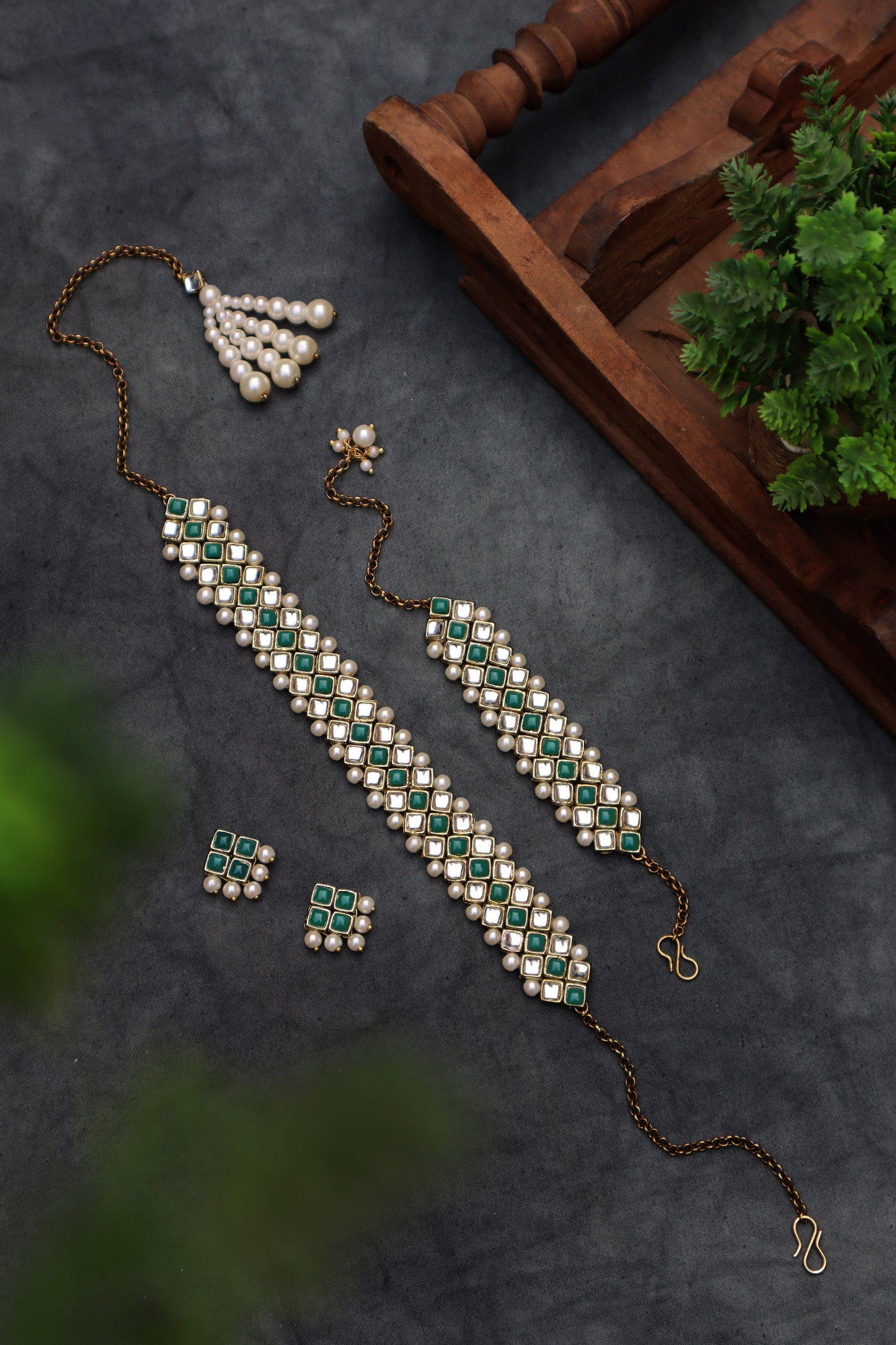 Kundan-Green Stone Choker Necklace Set With Bracelet