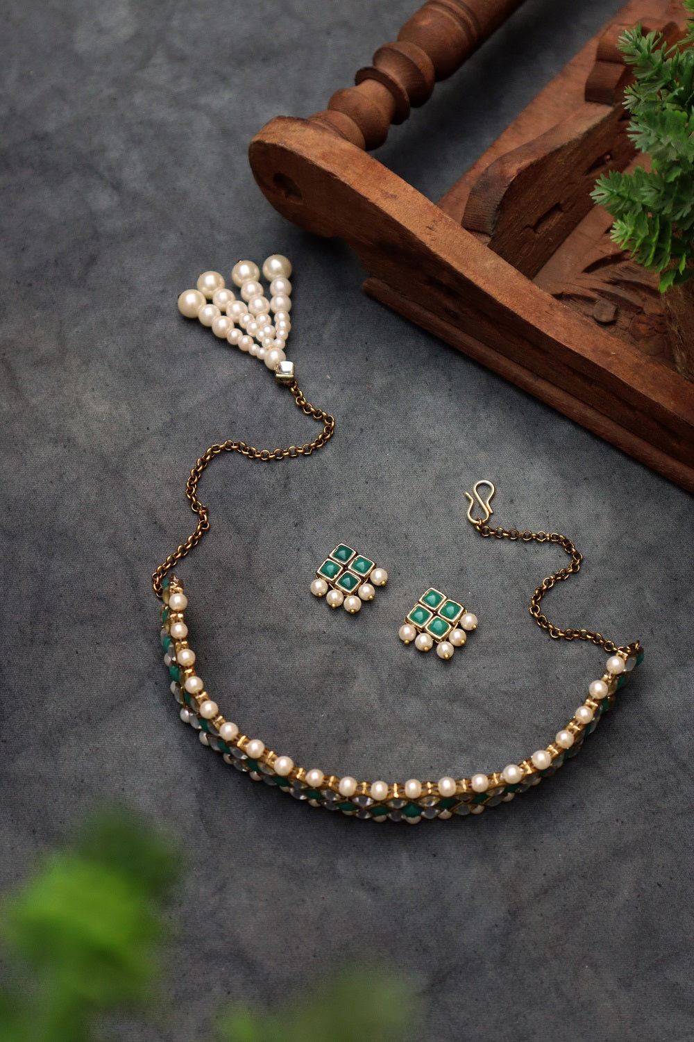 Kundan-Green Stone Choker Necklace Set