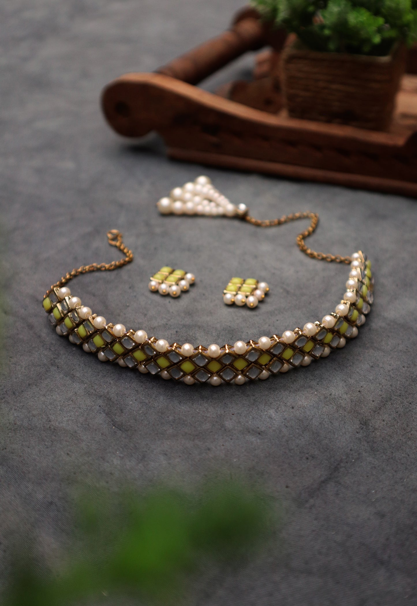 Kundan-Yellow Stone Choker Necklace Set