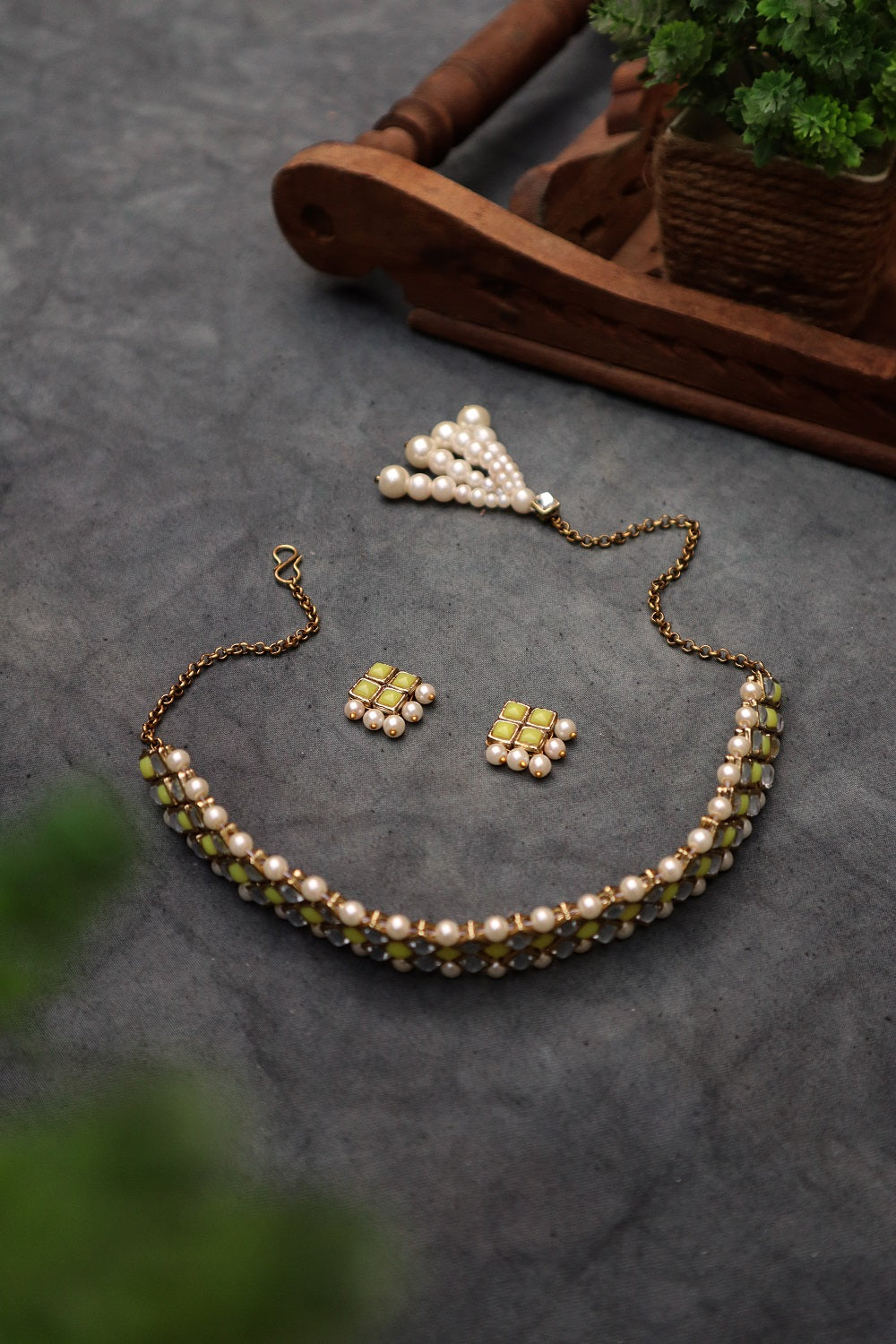 Kundan-Yellow Stone Choker Necklace Set